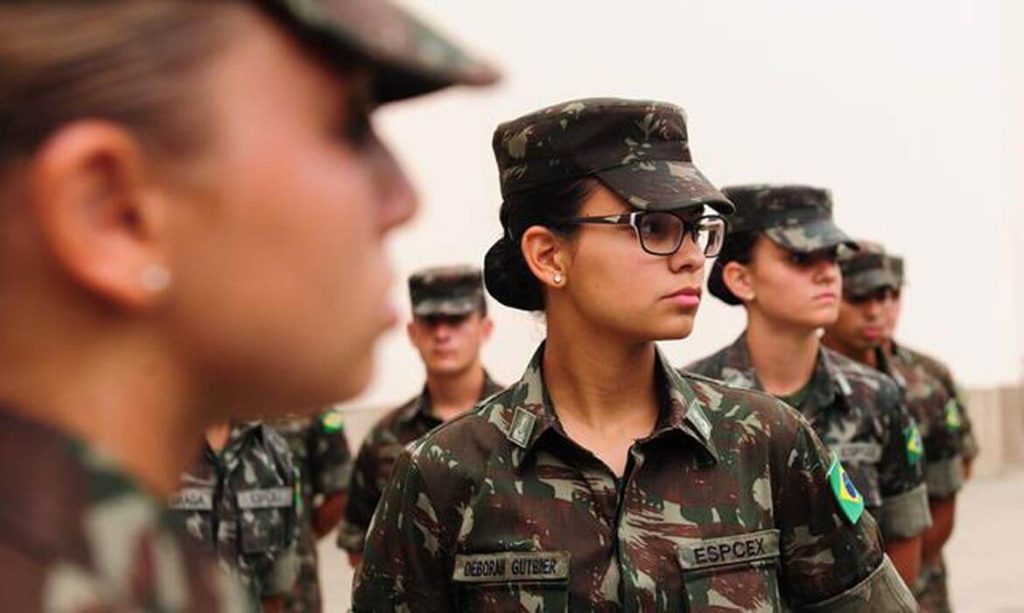 Alistamento militar feminino
